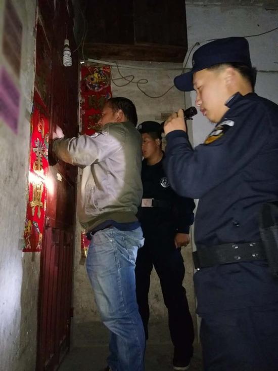 潮州粗心妈妈误将幼女锁家中 