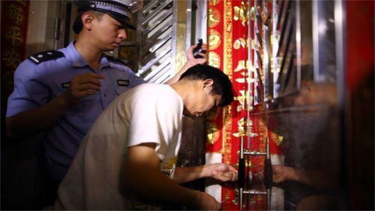 潮州请开锁师傅开了锁后，师傅